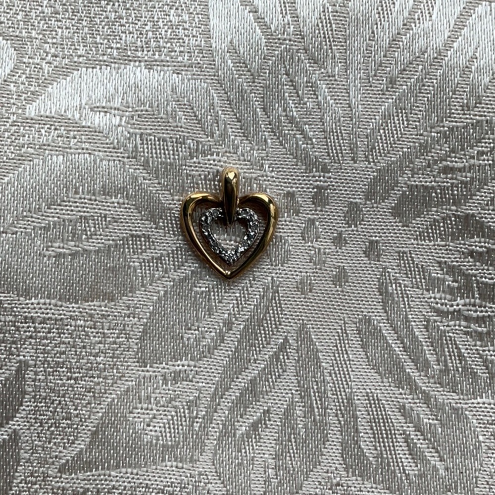 Gold heart pendant with tiny diamonds